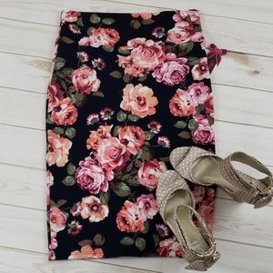 🆕Med. High Waisted Pencil Skirt. Pink Roses. New.